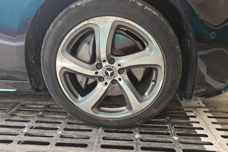 Used Mercedes-Benz E-Class 2019 E 300 L Sport Luxury Edition Right Front Wheel Hub