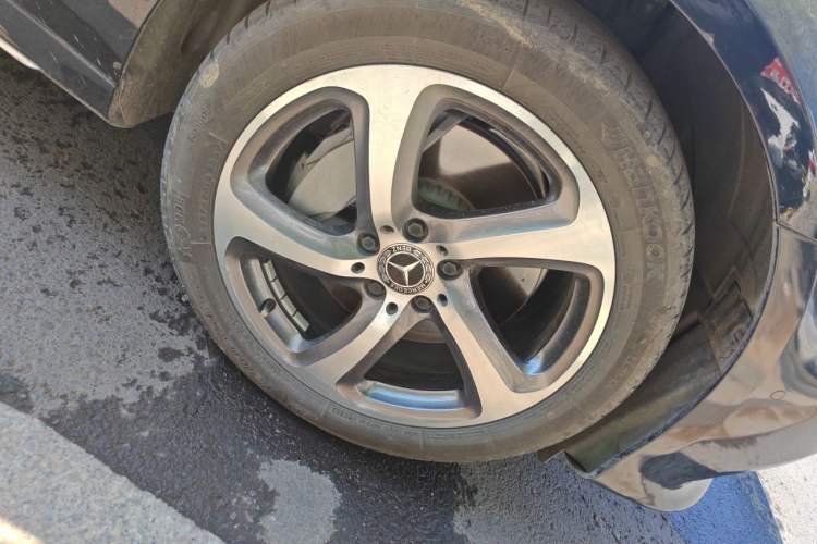 Used Mercedes-Benz E-Class 2019 E 300 L Sporty and Stylish Model Right Front Wheel Hub