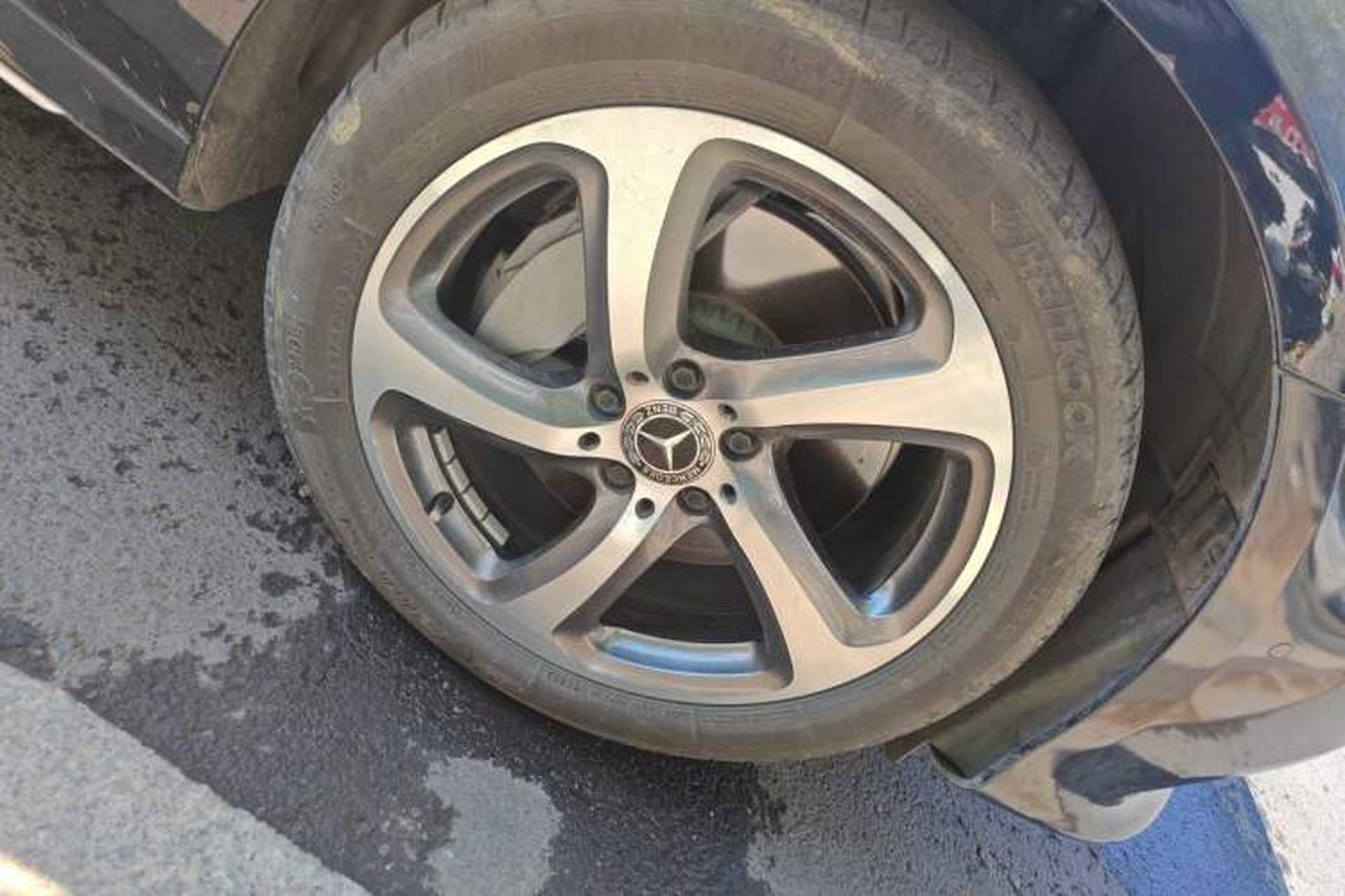 Used Mercedes-Benz E-Class 2019 E 300 L Sporty and Stylish Model Right Front Wheel Hub