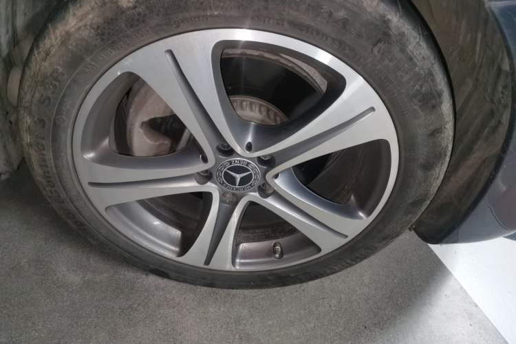 Used Mercedes-Benz E-Class 2019 E 260 L Sport Edition Right Front Wheel Hub
