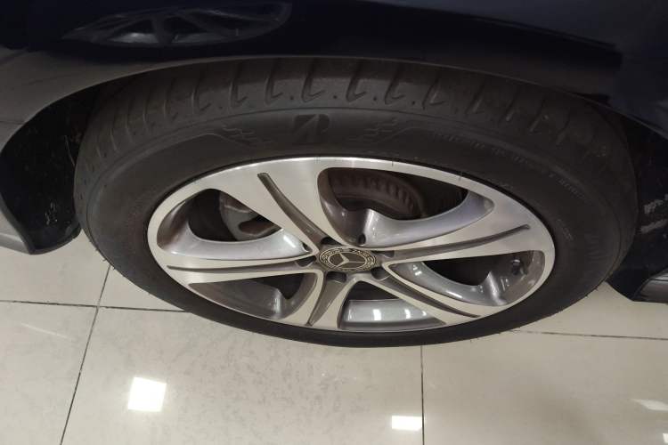 Used Mercedes-Benz E-Class 2019 E 260 L Sport Edition Right Rear Wheel Hub