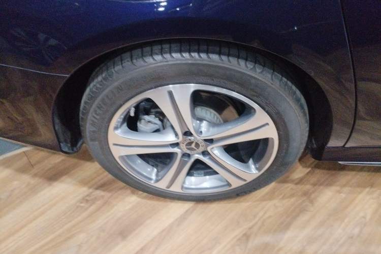 Used Mercedes-Benz E-Class 2019 E 260 L Sport Edition Right Rear Wheel Hub