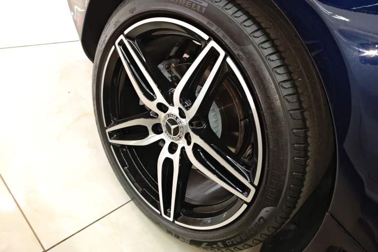 Used Mercedes-Benz E-Class 2019 E 300 Coupe Right Rear Wheel Hub