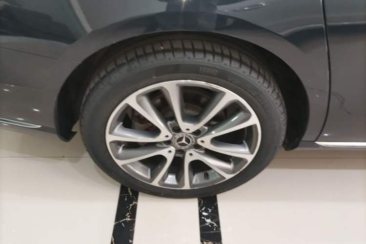 Used Mercedes-Benz E-Class 2019 E 200 L Right Rear Wheel Hub