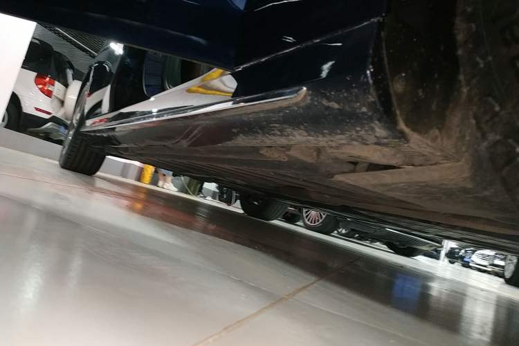 Used Mercedes-Benz E-Class 2019 Restyled E 300 L Sporty and Stylish Edition Right Side Sill
