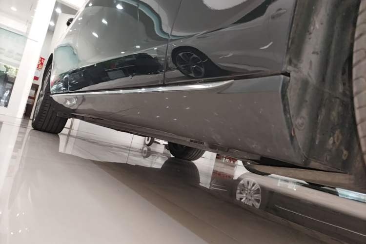 Used Mercedes-Benz E-Class 2019 E 200 L Right Side Sill