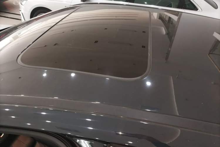 Used Mercedes-Benz E-Class 2019 E 200 L Roof