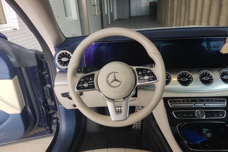 Used Mercedes-Benz E-Class 2019 E 200 4MATIC Coupe Steering Wheel