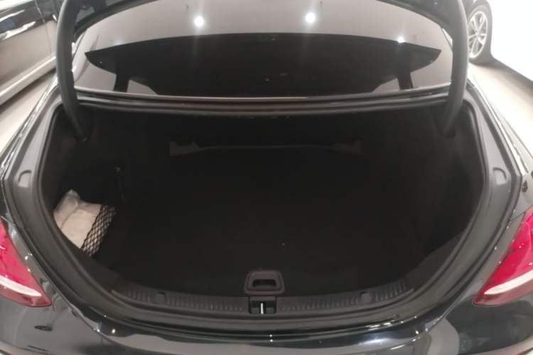 Used Mercedes-Benz E-Class 2019 E 200 L Trunk
