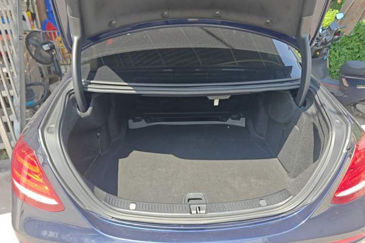 Used Mercedes-Benz E-Class 2019 E 300 L Sporty and Stylish Model Trunk
