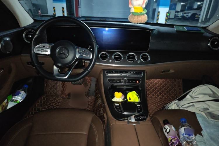 Used Mercedes-Benz E-Class 2019 E 300 L Sport Luxury Edition Center Console