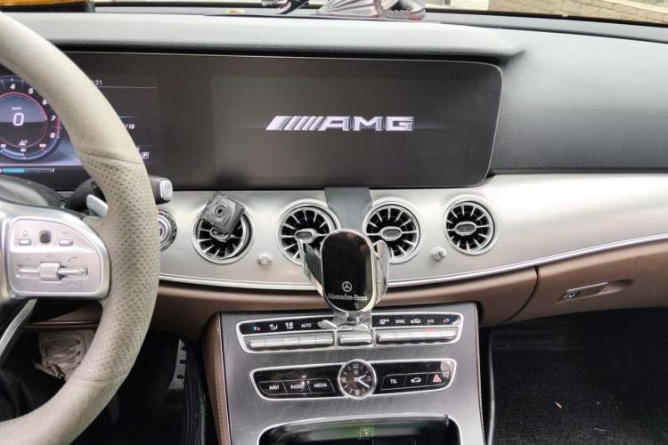 Used Mercedes-Benz E-Class 2019 E 200 Sport Edition Audio And AC Panel