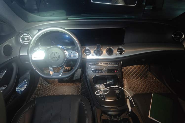 Used Mercedes-Benz E-Class 2019 E 260 Sport Edition Center Console