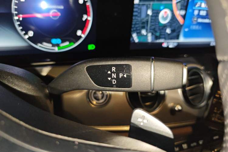 Used Mercedes-Benz E-Class 2019 E 260 Sport Edition Gear Lever