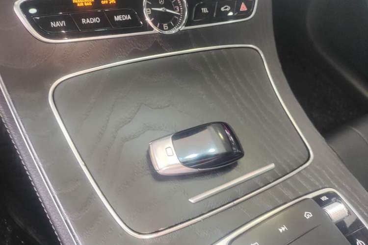 Used Mercedes-Benz E-Class 2019 E 200 Coupe Interior 1