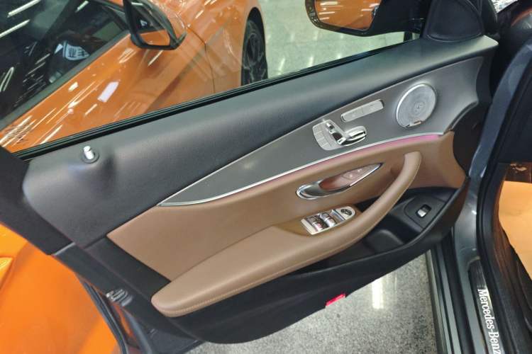 Used Mercedes-Benz E-Class 2019 E 200 Sport 4MATIC Interior 7