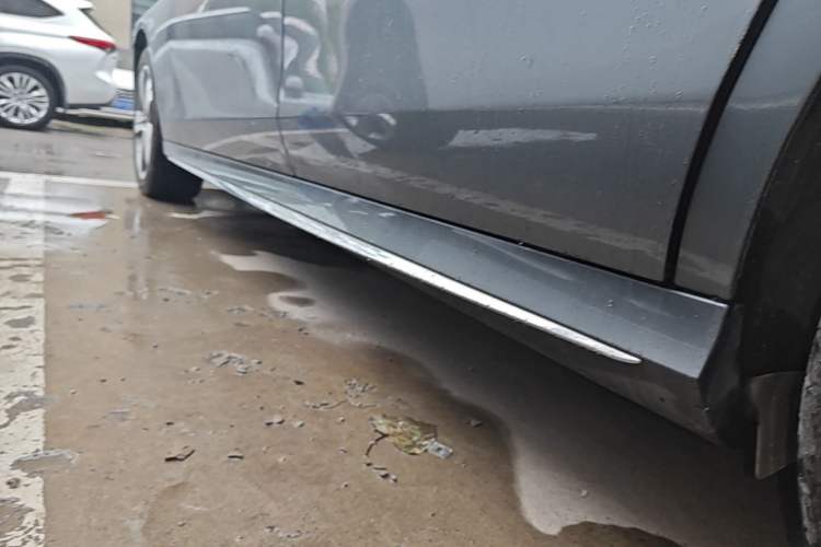 Used Mercedes-Benz E-Class 2019 E 260 L Sport Edition Left Side Sill