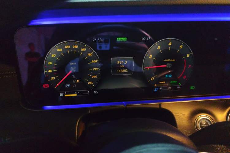 Used Mercedes-Benz E-Class 2019 E 260 L Sport Edition Odometer Close Up