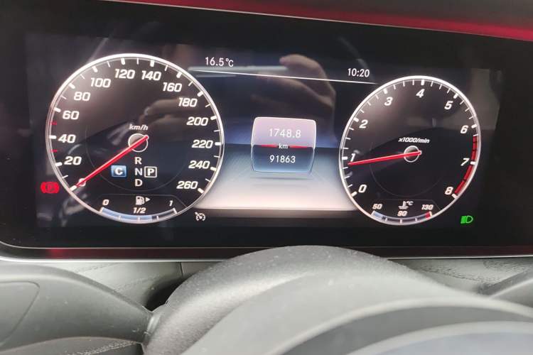 Used Mercedes-Benz E-Class 2019 E 200 L Sport Edition Odometer Close Up