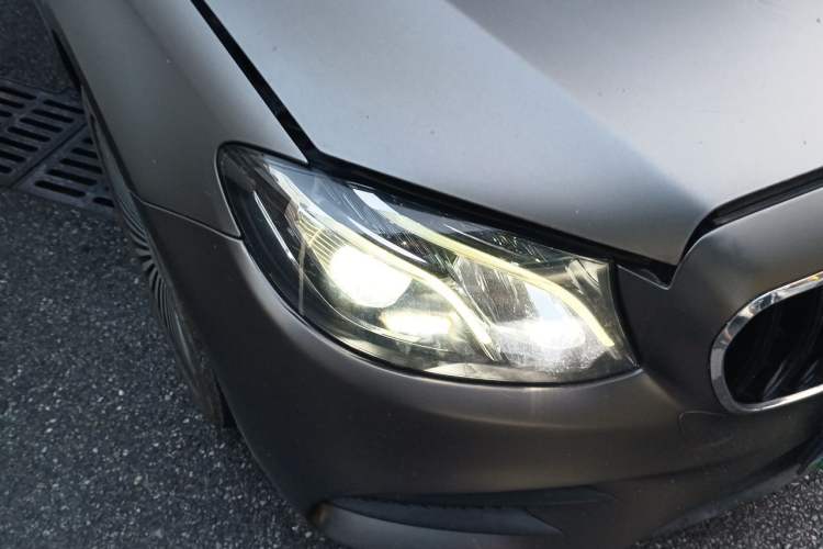 Used Mercedes-Benz E-Class 2019 E 300 L Sporty and Stylish Model Right Front Headlight