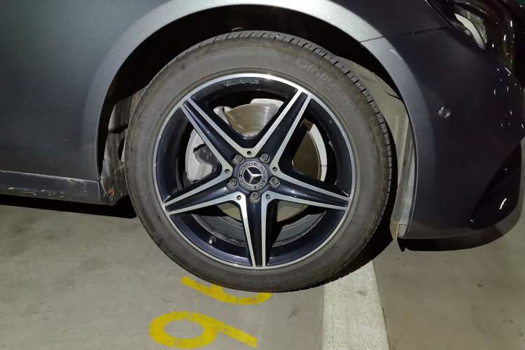 Used Mercedes-Benz E-Class 2019 E 200 Sport Edition Right Front Wheel Hub