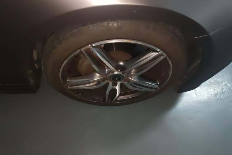 Used Mercedes-Benz E-Class 2019 E 200 Coupe Right Front Wheel Hub