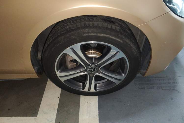 Used Mercedes-Benz E-Class 2019 E 260 L Sport Edition Right Front Wheel Hub
