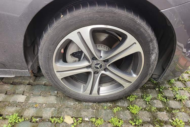 Used Mercedes-Benz E-Class 2019 E 200 L Sport Edition Right Front Wheel Hub