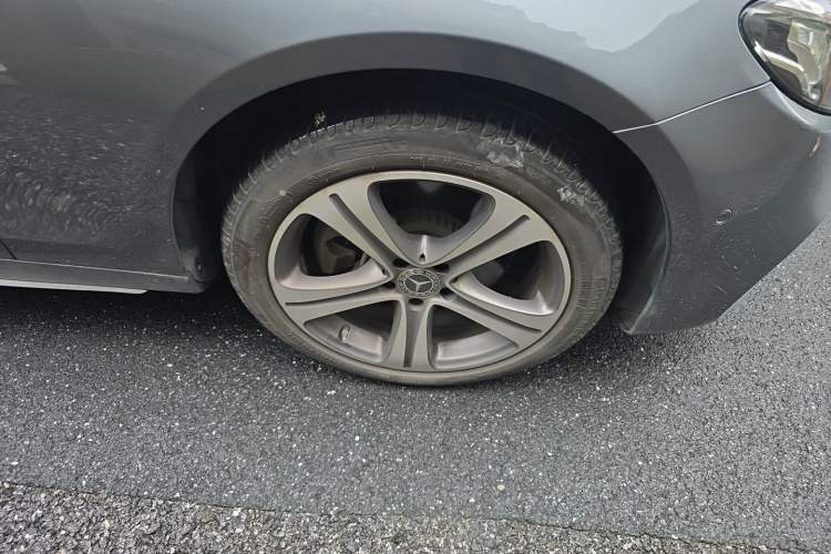 Used Mercedes-Benz E-Class 2019 E 260 L Sport Edition Right Front Wheel Hub
