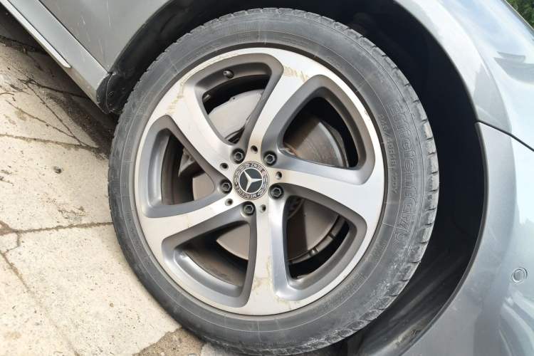 Used Mercedes-Benz E-Class 2019 E 300 L Sporty and Stylish Model Right Front Wheel Hub
