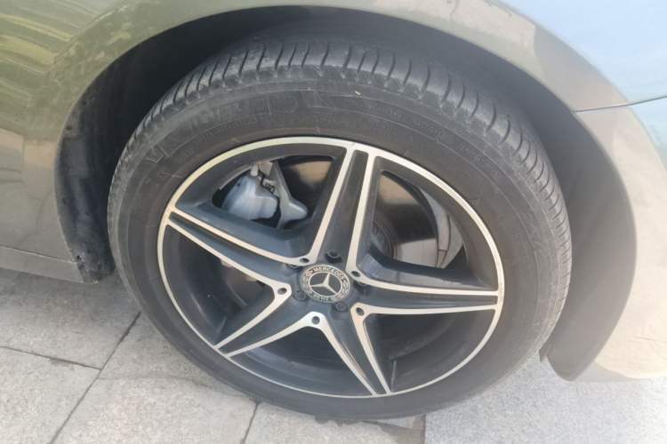 Used Mercedes-Benz E-Class 2019 E 260 Sport Edition Right Front Wheel Hub