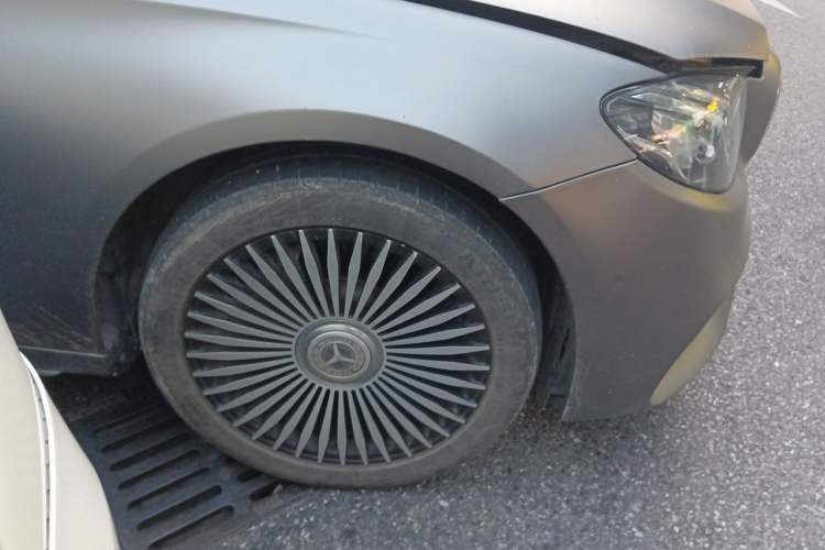 Used Mercedes-Benz E-Class 2019 E 300 L Sporty and Stylish Model Right Front Wheel Hub