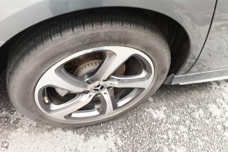 Used Mercedes-Benz E-Class 2019 Restyled E 300 L Sporty and Stylish Edition Right Rear Wheel Hub