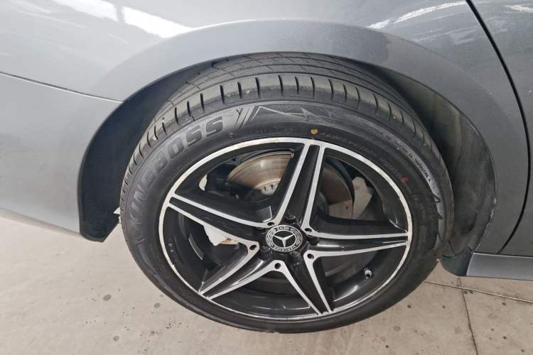 Used Mercedes-Benz E-Class 2019 E 260 Sport Edition Right Rear Wheel Hub