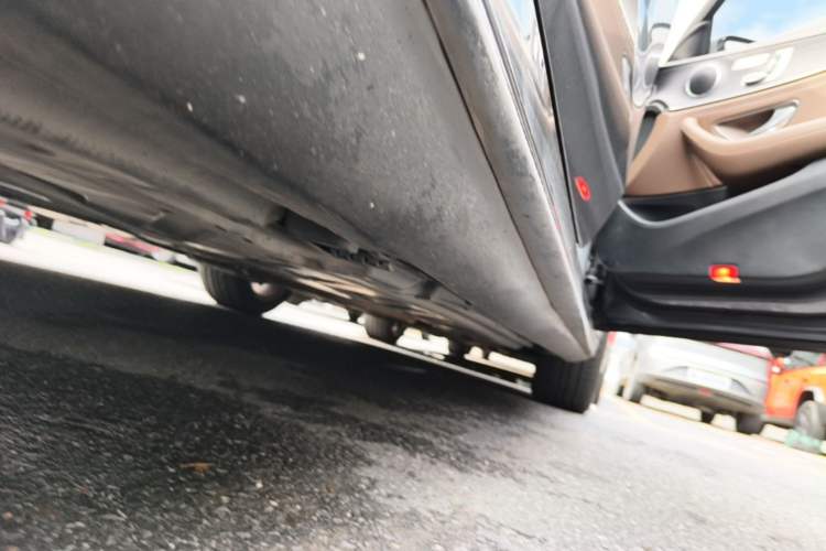 Used Mercedes-Benz E-Class 2019 Restyled E 300 L Sporty and Stylish Edition Right Side Sill