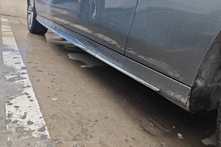Used Mercedes-Benz E-Class 2019 E 260 L Sport Edition Right Side Sill