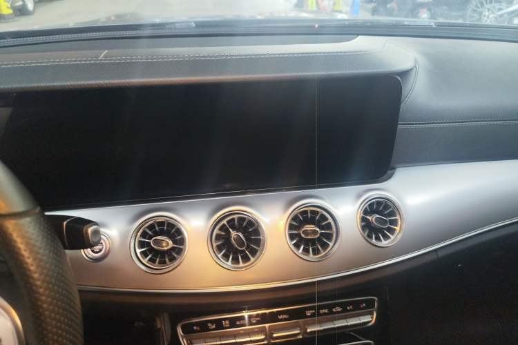 Used Mercedes-Benz E-Class 2019 E 200 Coupe Audio And AC Panel