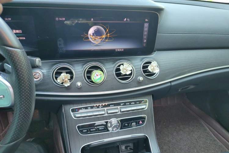 Used Mercedes-Benz E-Class 2019 E 260 L Sport 4MATIC Audio And AC Panel