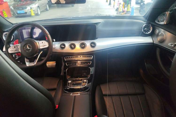 Used Mercedes-Benz E-Class 2019 E 200 Coupe Center Console