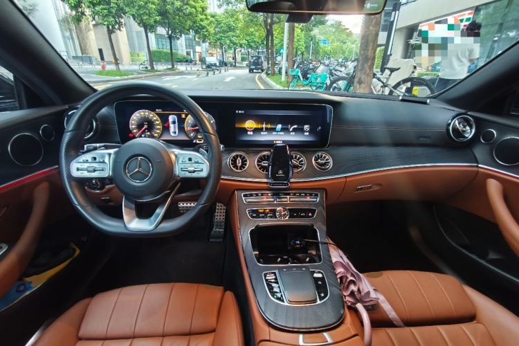 Used Mercedes-Benz E-Class 2019 E 300 Coupe Center Console