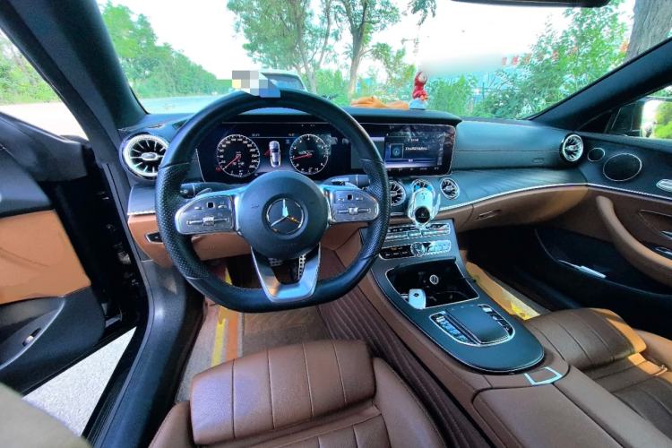 Used Mercedes-Benz E-Class 2019 E 200 4MATIC Coupe Center Console