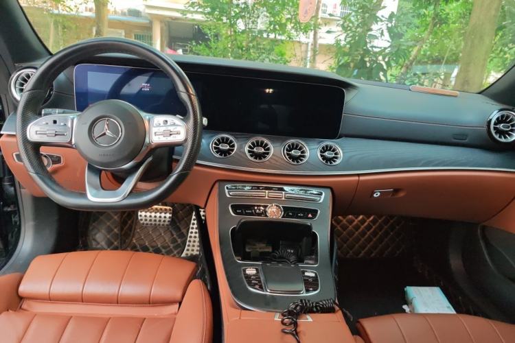 Used Mercedes-Benz E-Class 2019 Restyled E 300 Sport Edition Center Console