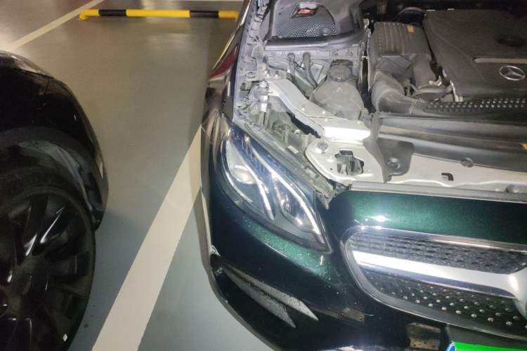 Used Mercedes-Benz E-Class 2019 E 200 Coupe Engine Bay Right