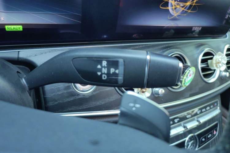 Used Mercedes-Benz E-Class 2019 E 260 L Sport 4MATIC Gear Lever