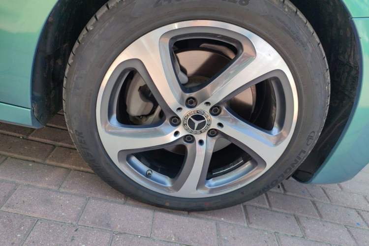 Used Mercedes-Benz E-Class 2019 E 260 L Sport 4MATIC Right Front Wheel Hub