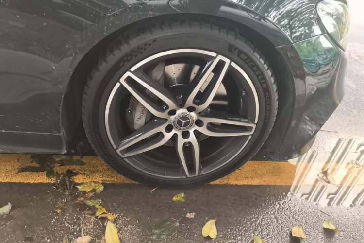 Used Mercedes-Benz E-Class 2019 E 300 Coupe Right Front Wheel Hub