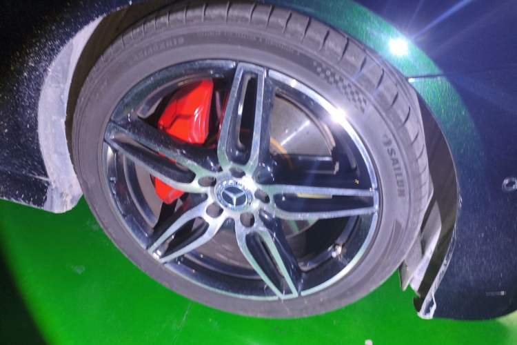 Used Mercedes-Benz E-Class 2019 E 300 Coupe Right Front Wheel Hub