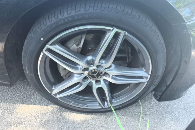 Used Mercedes-Benz E-Class 2019 E 200 4MATIC Coupe Right Front Wheel Hub
