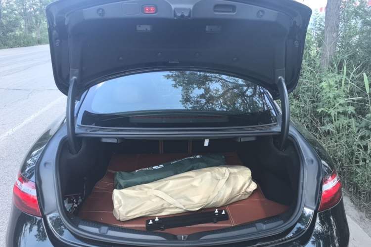 Used Mercedes-Benz E-Class 2019 E 200 4MATIC Coupe Trunk