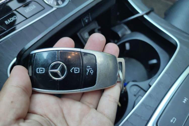 Used Mercedes-Benz E-Class 2019 E 260 L Sport 4MATIC Vehicle Key
